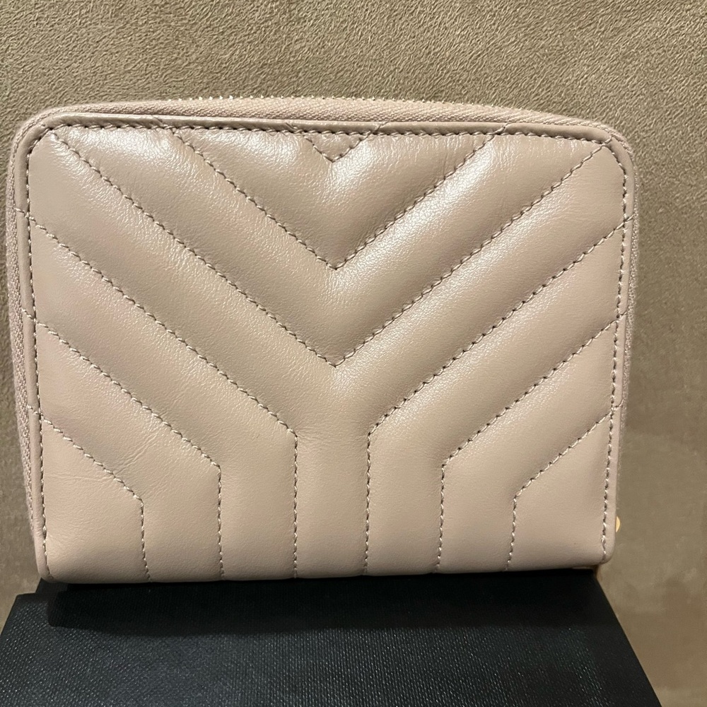 Saint Laurent  Joan bifold Beige Chevron Wallet, authentic - Picture 3 of 12
